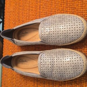 CLARKS BRAND WOMEN'S PEWTER "ELAINA" SLIP ON SHOES SIZE 11